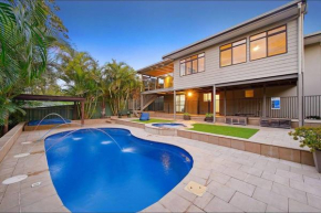 Harrys @ Shelly Beach - family home with pool